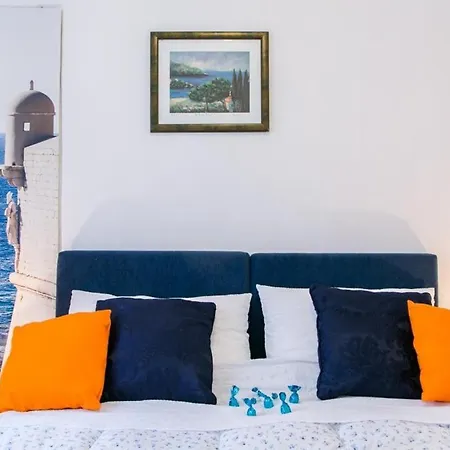 Blue Symphony Old Town - Three Bedroom *